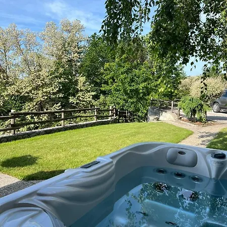 Semesterbostad Vineyard Skriti Raj *