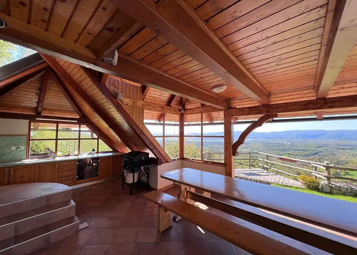 Vineyard Skriti Raj Leskovec pri Krskem